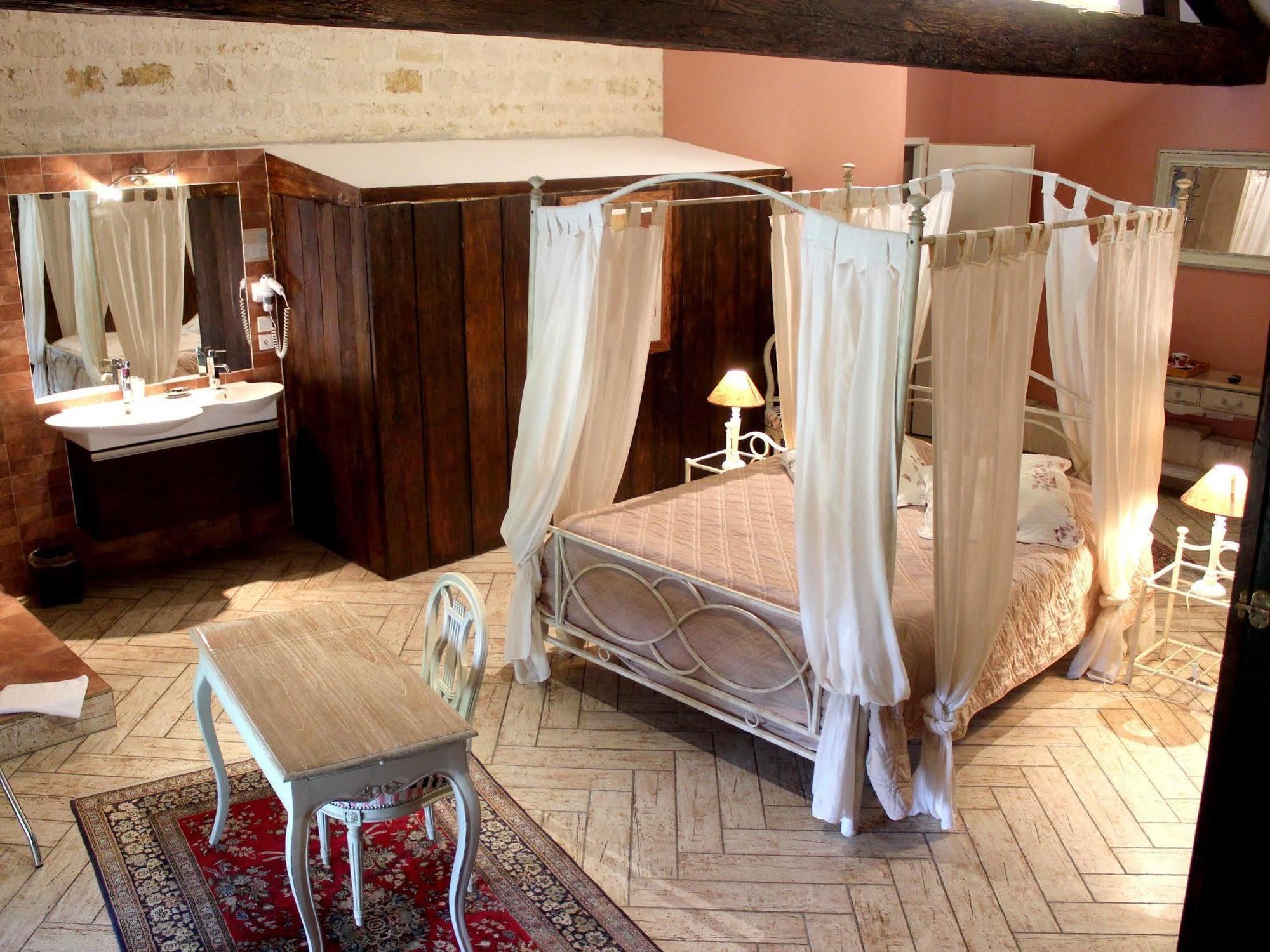 Domaine Des Chais Thénac エクステリア 写真